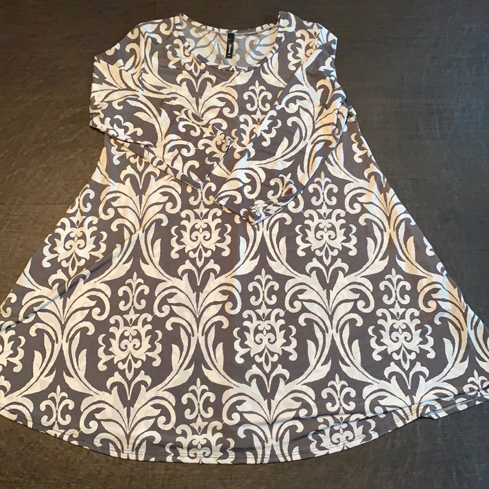 Grey/white swing dress